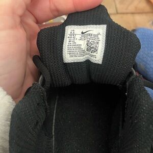 Nike Shox R4 Men’s Size 9.5 Black Bright Crimson (HQ1988-001)